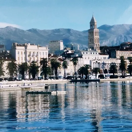 Eco Old Town Bed & Breakfast 3*